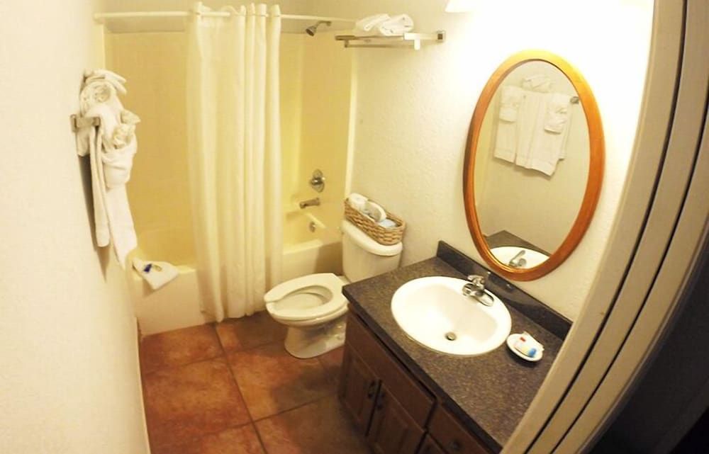 Lake Roy Beach Inn Townhome 2