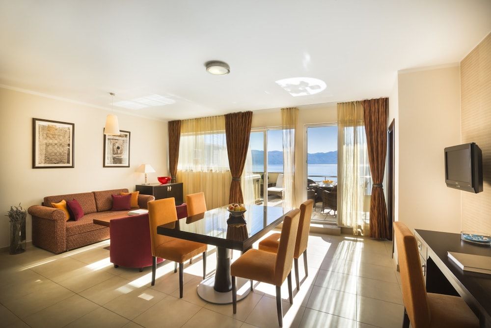 Suite for 4+2 with Jacuzzi Seaview