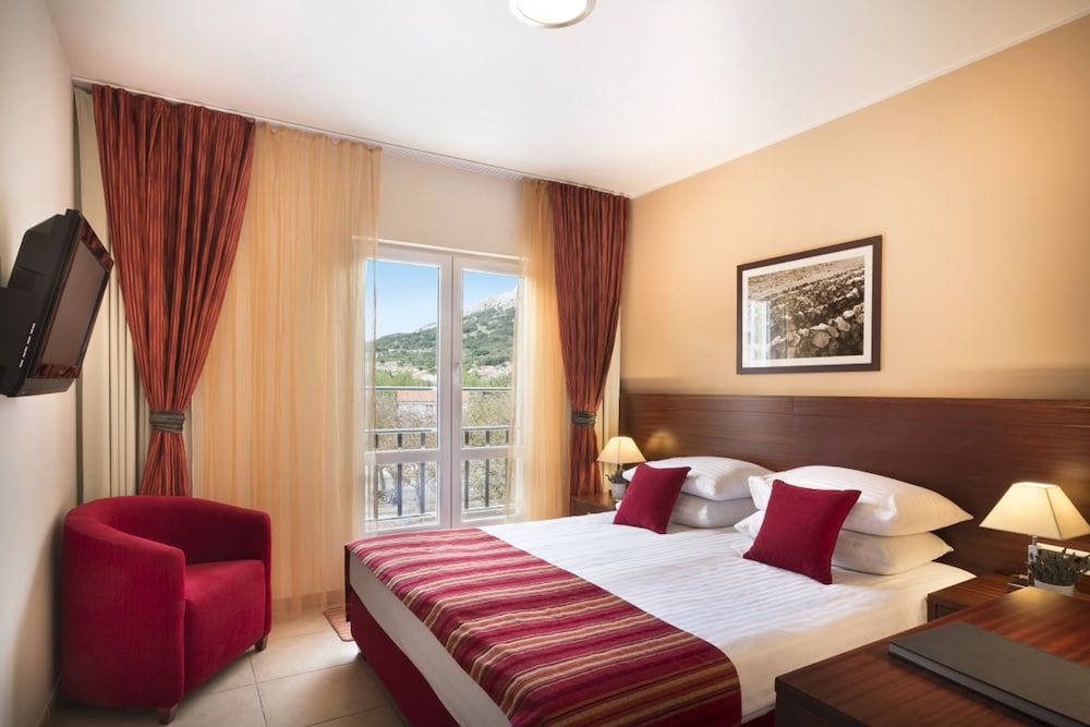 Suite for 2+2