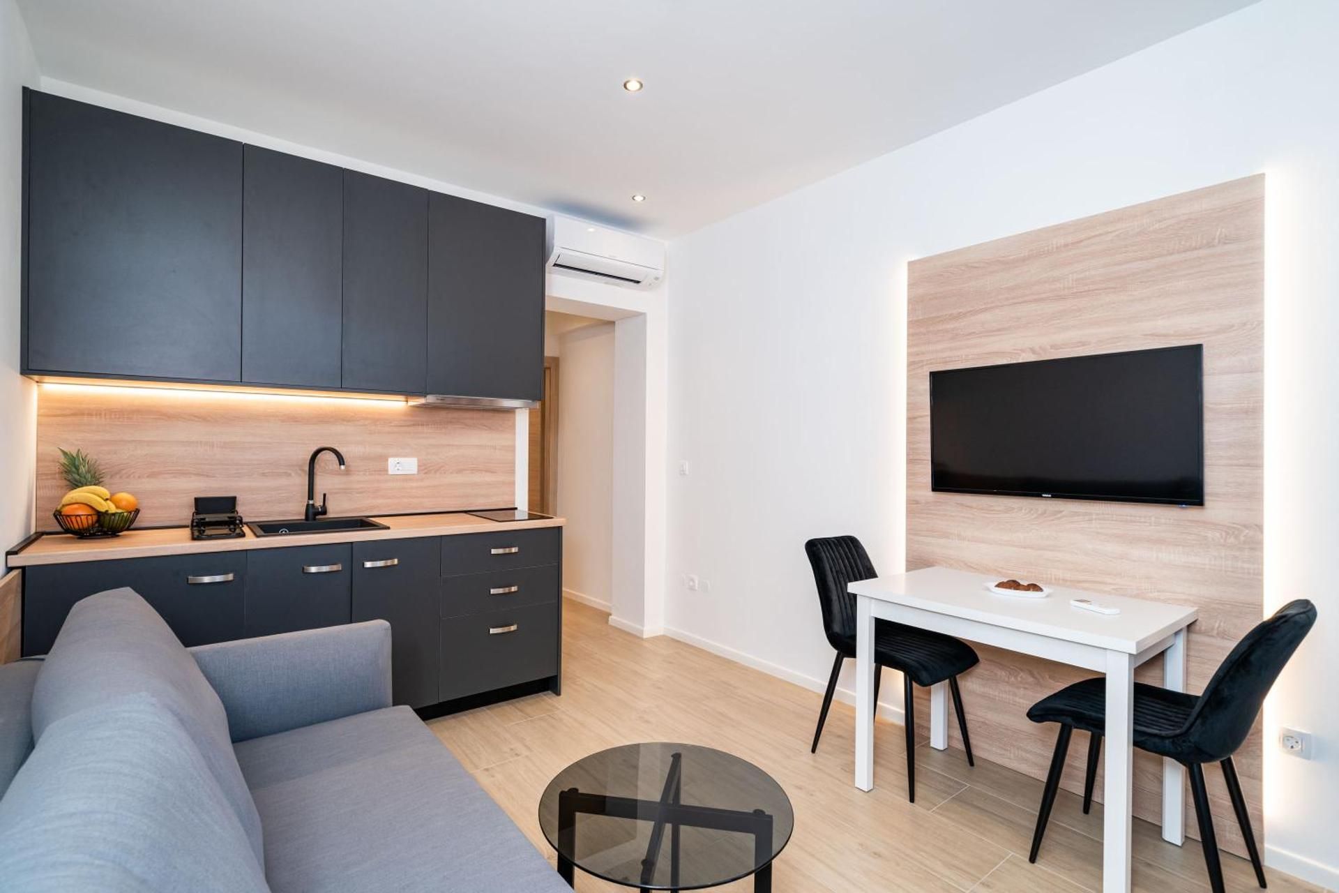 One-Bedroom Apartment with Patio - Ground Floor