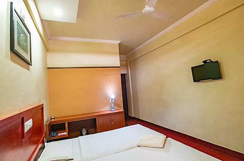 The Woodlands Hotel Deluxe Non AC 4