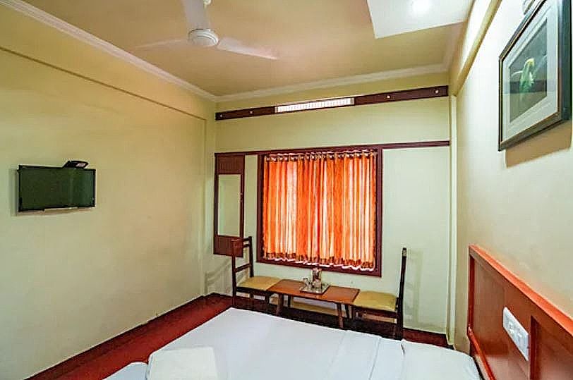 The Woodlands Hotel Deluxe Non AC 5