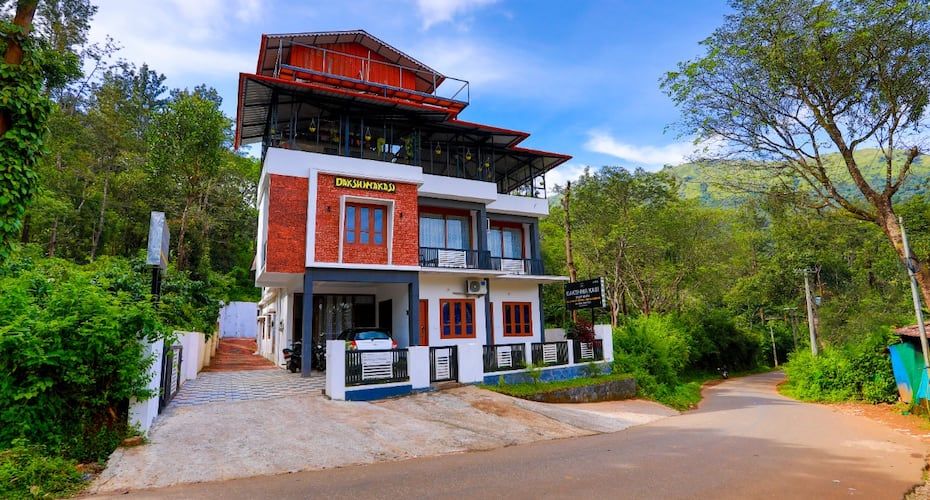 Dakshinakasi Guest House