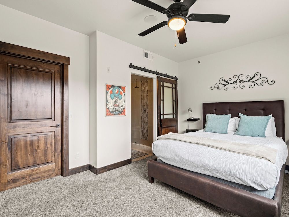 3 Bedroom Condo 2402