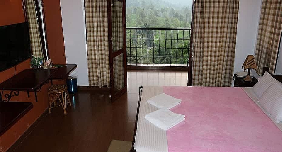 Planet Green Plantation Resorts Deluxe A/C Room 9