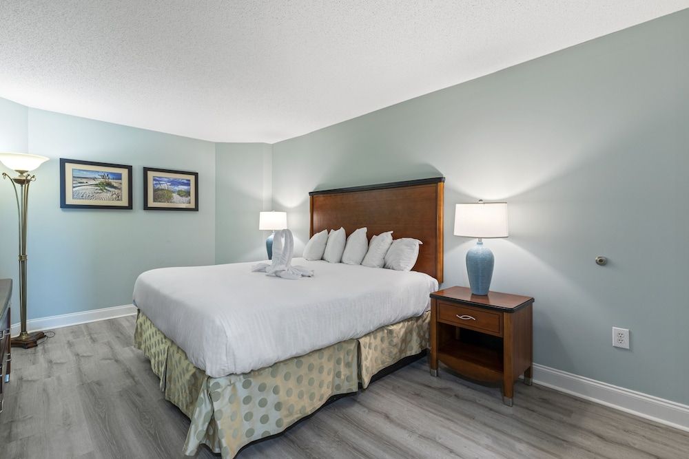 One Bedroom Deluxe Suite- 1 King Bed, Oceanfront, Private Balcony, Full Kitchen