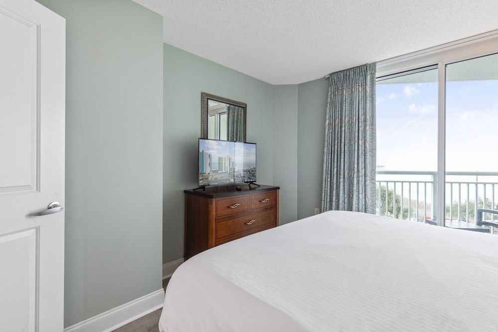 3 Bedroom Deluxe Condo, Full Kitchen