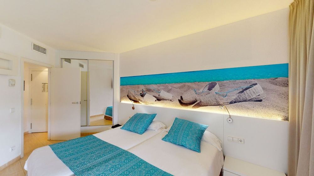 Swim Up Suite