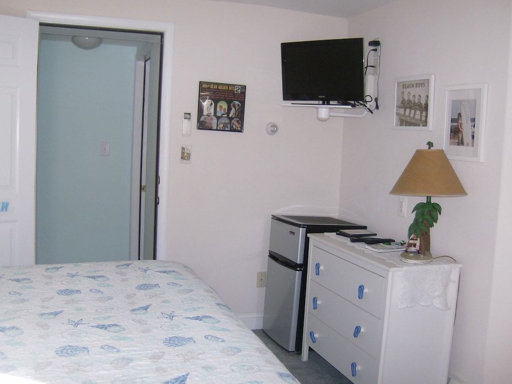 Summer Nites Standard Double Room, Ensuite (Life's A Beach Room) 3