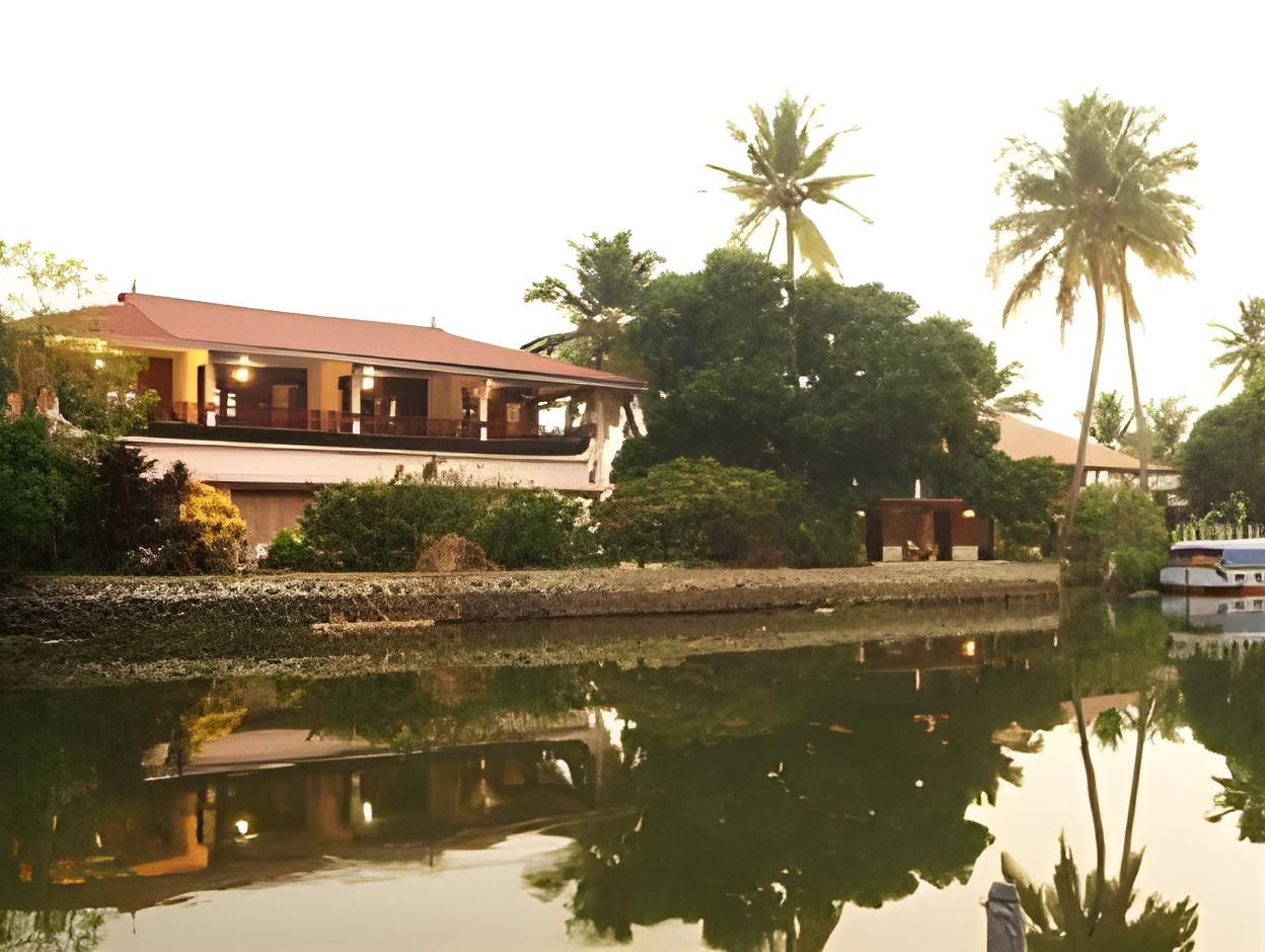 Backwater Breeze Hotel