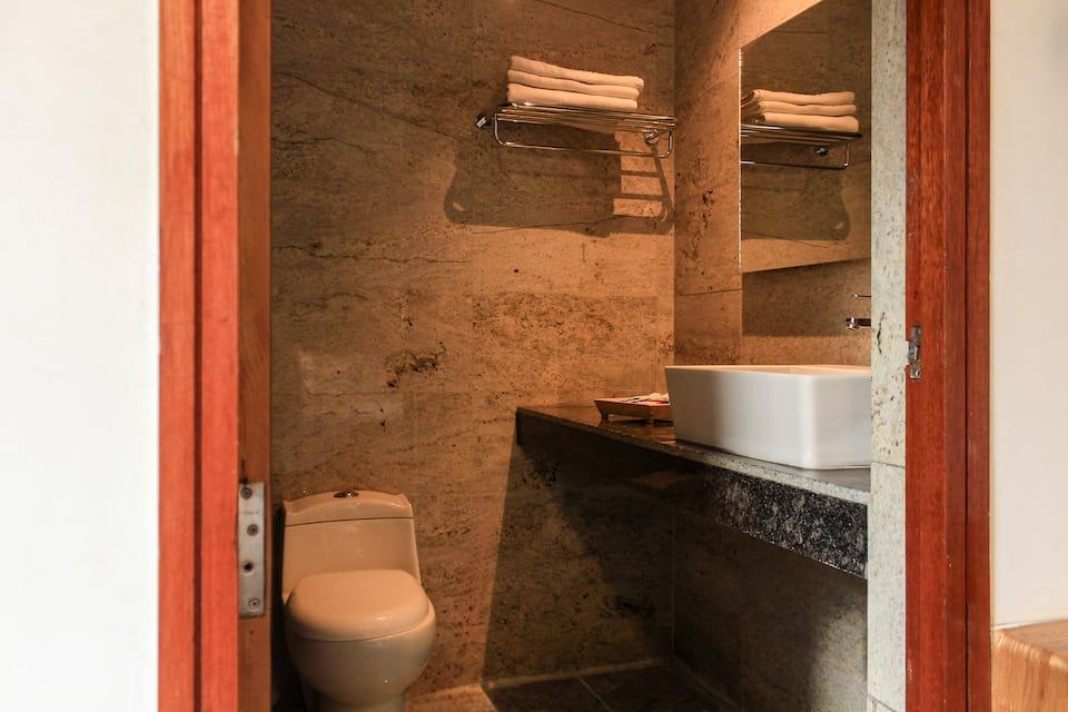 Meridian Hill Top Deluxe Room 6