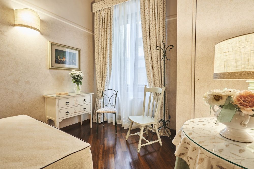 Locanda de' Ciompi Classic Double Room, Private Bathroom (External) 6