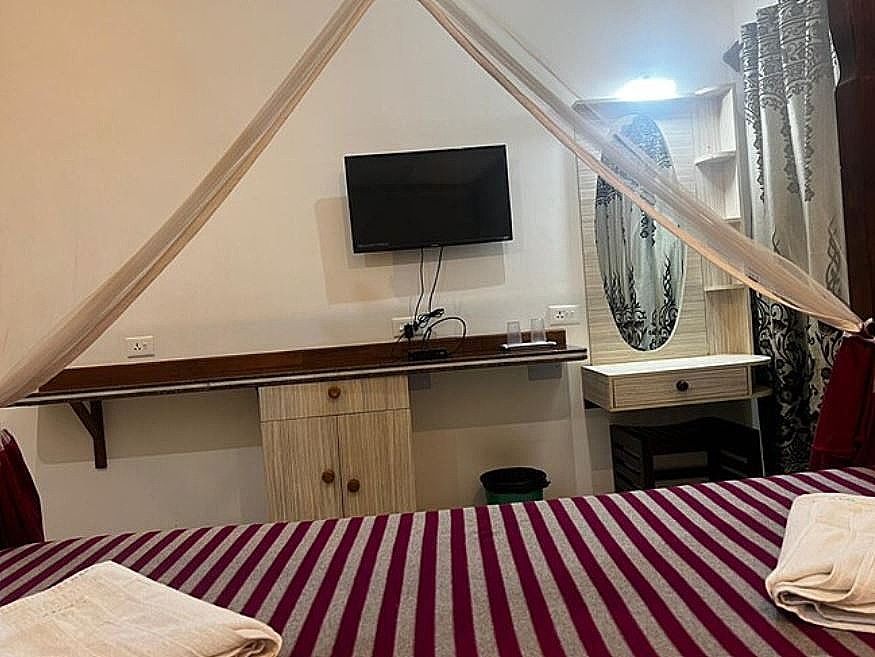 Deluxe Pool View Room