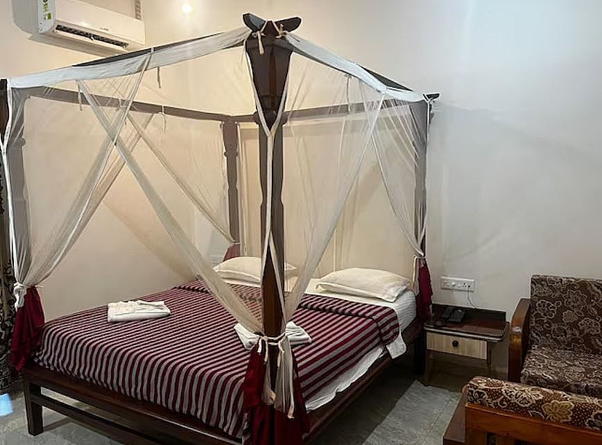 Lawn View Room