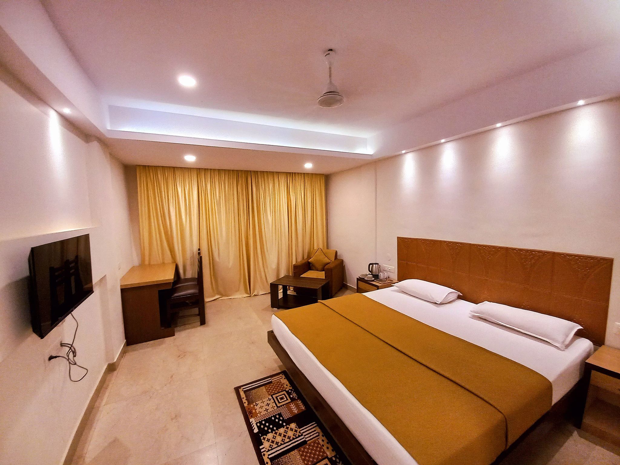 Famafa Beach Resort Deluxe King Room 2