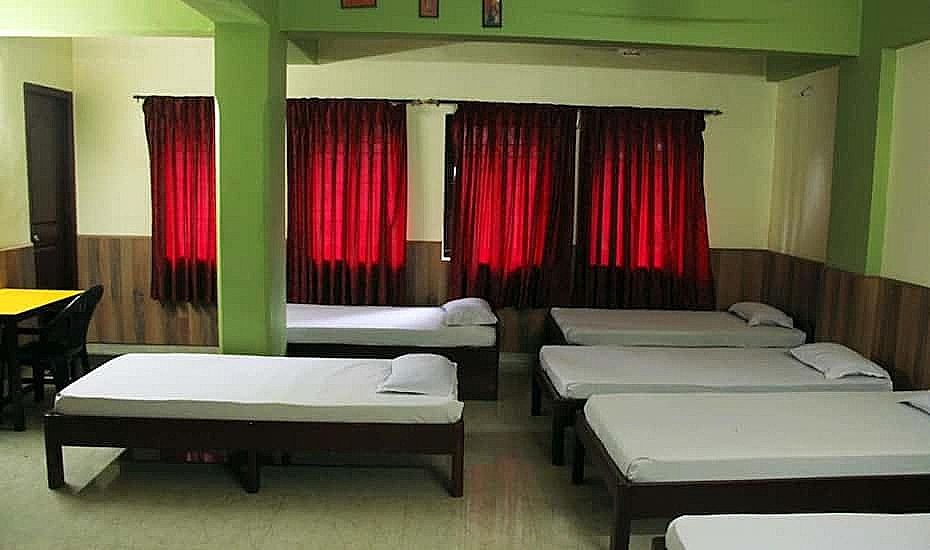 Hotel Apple Rosa Dormitory 8 bed Non AC 3