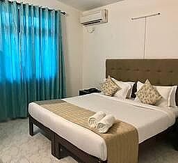 Candolim Hideout Resort Deluxe Room 24