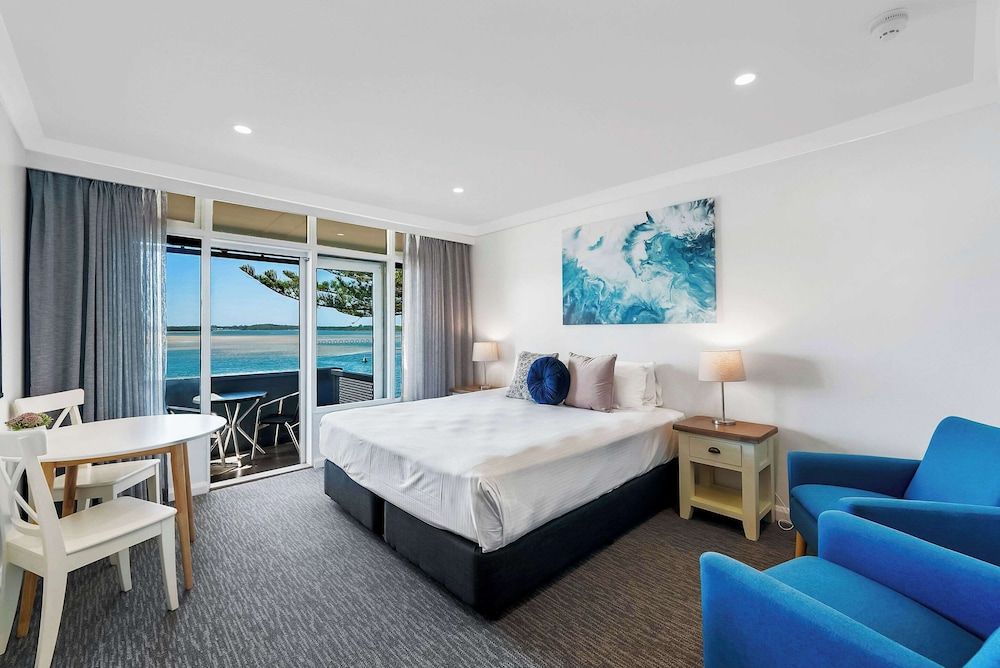 Deluxe Room, 1 King Bed, River View (refurbished room)