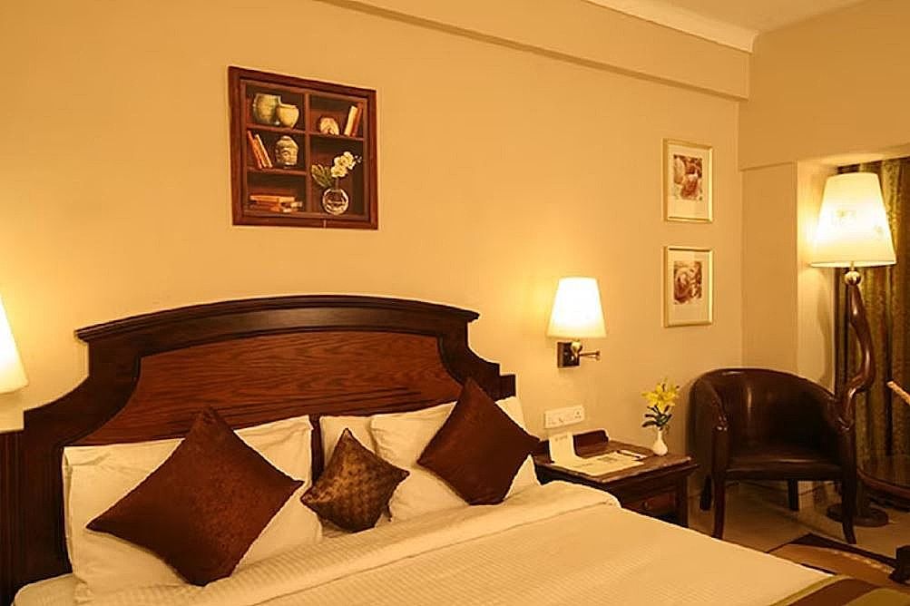 Neelam The Glitz Deluxe Room 2