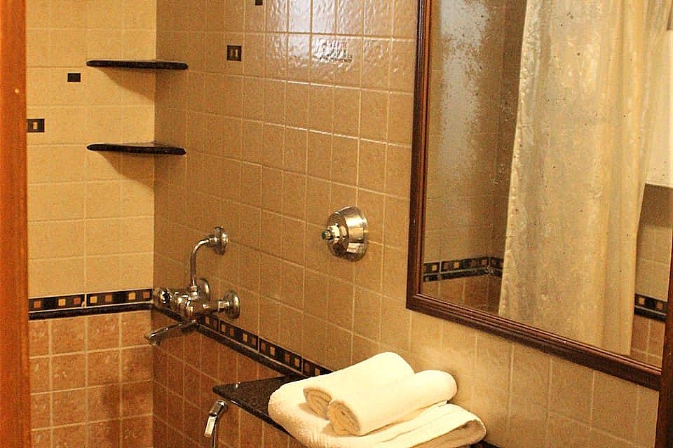 Granpa's Inn Hotel Bougainvillea Standard Room with Balcony 8