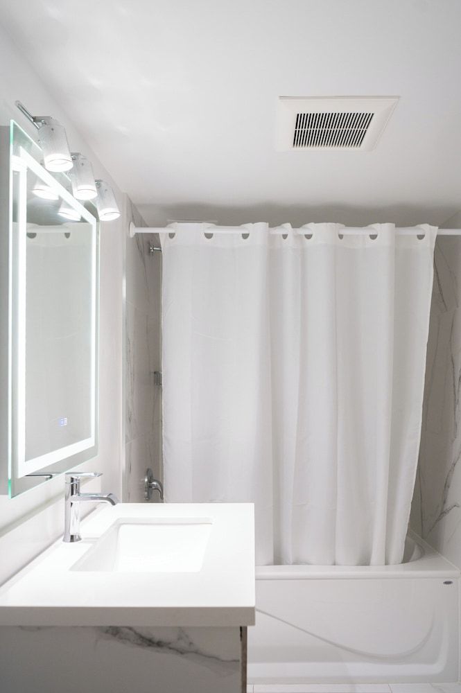 Diplomat Inn Executive Room, 2 Queen Beds 21