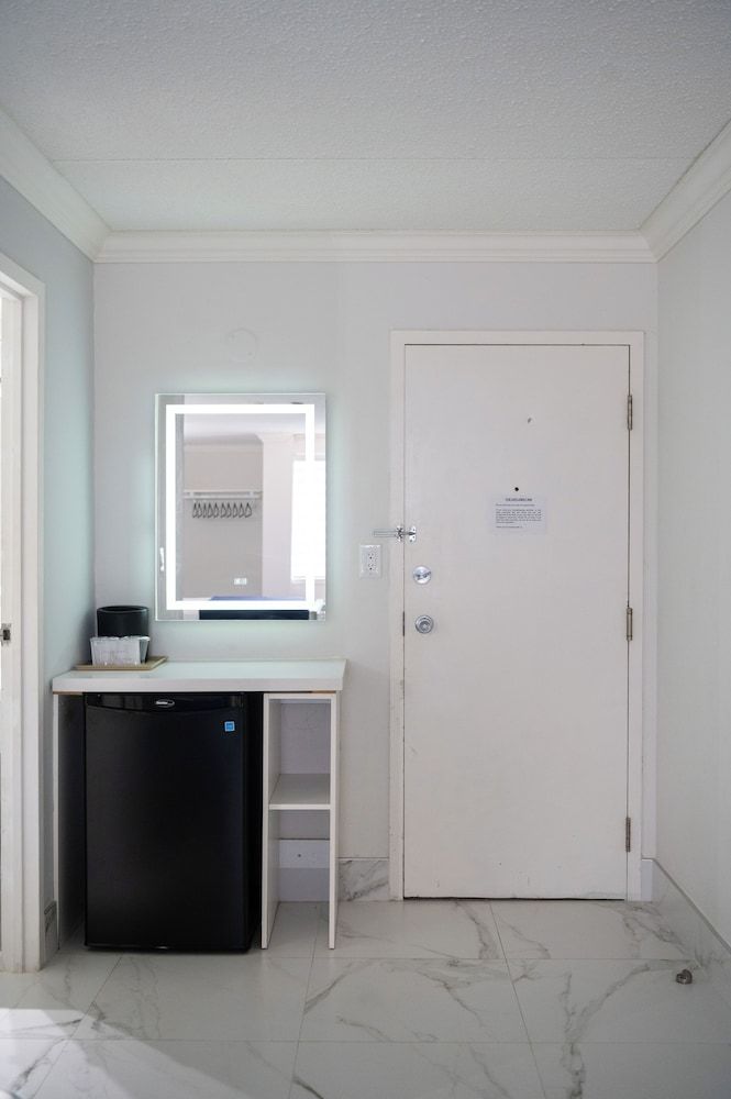 Diplomat Inn Executive Room, 2 Queen Beds 16