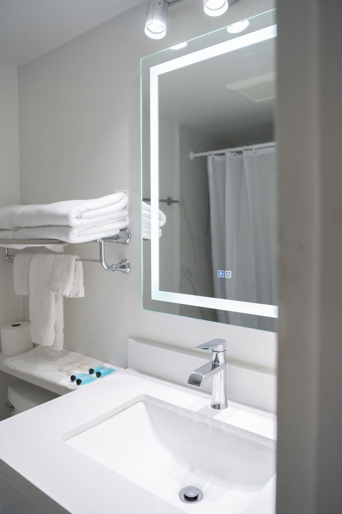 Diplomat Inn Executive Room, 2 Queen Beds 24