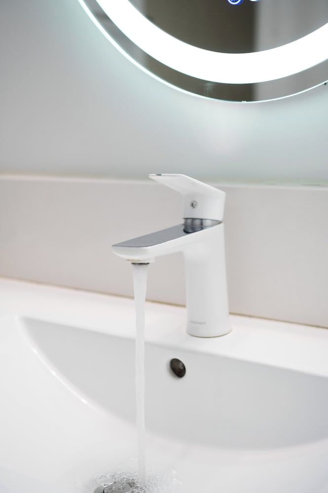 Diplomat Inn Executive Room, 2 Queen Beds 22