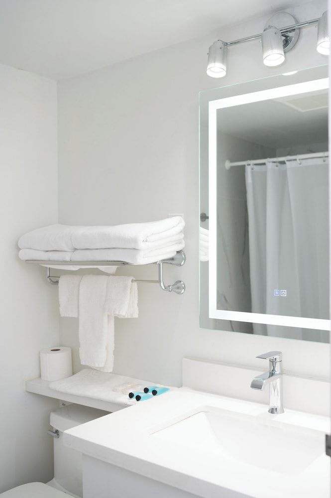 Diplomat Inn Executive Room, 2 Queen Beds 14