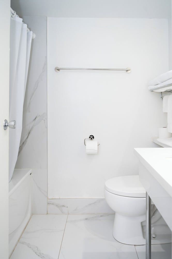 Diplomat Inn Executive Room, 2 Queen Beds 23