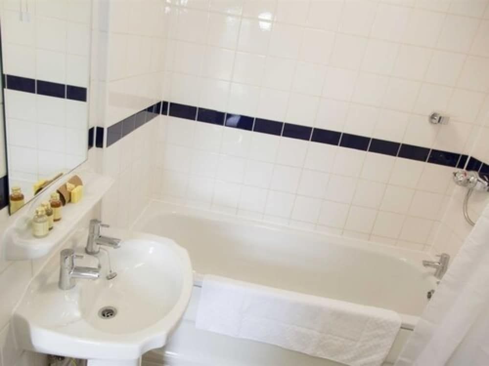 The Kings Arms Hotel - Inn Twin Room, 2 Twin Beds, Ensuite 8