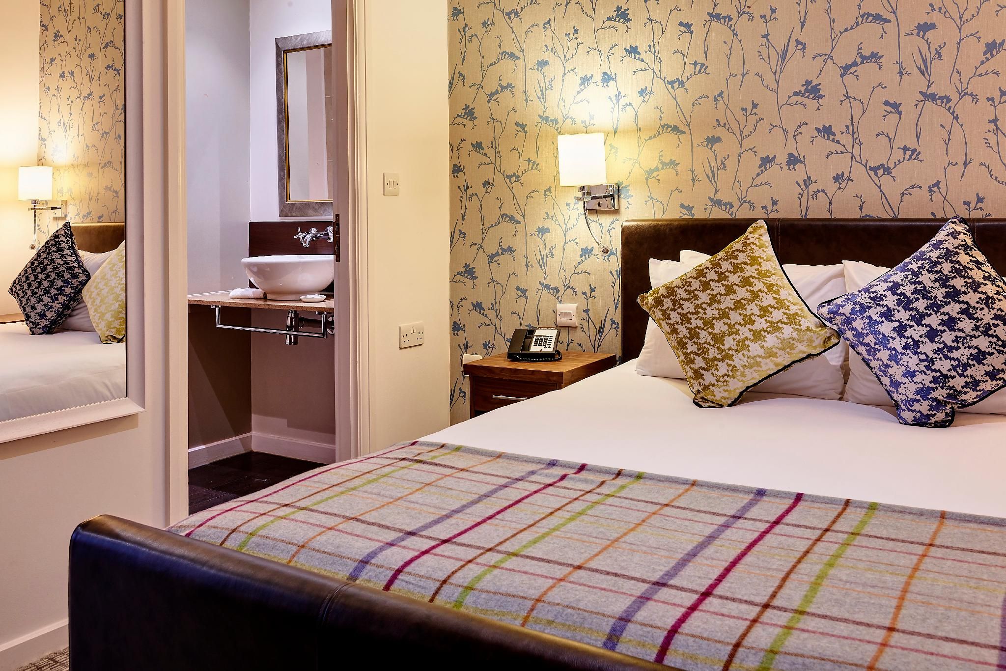 1 King Bed One Bedroom Suite