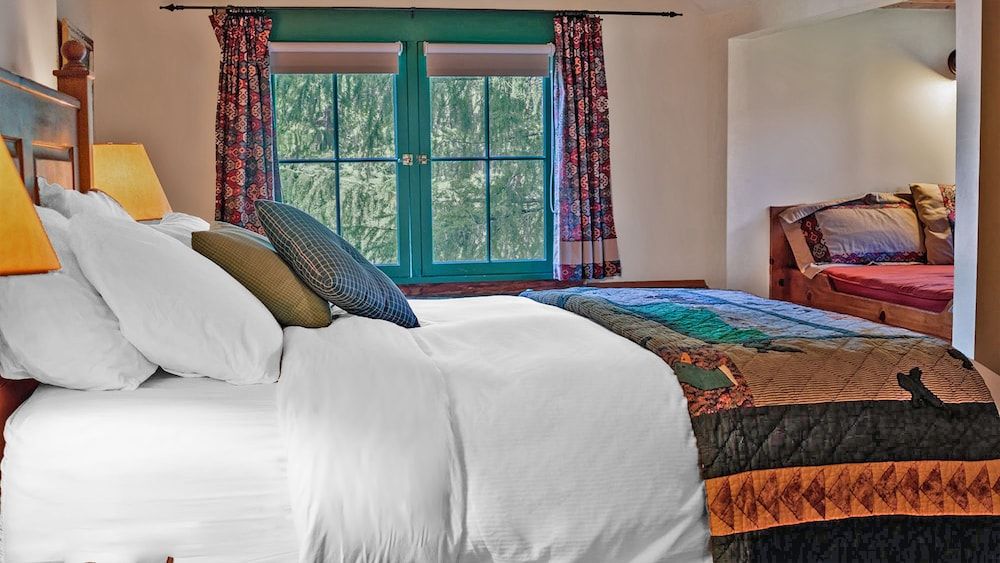 Weasku Inn Room, 1 Queen Bed (Lodge) 3