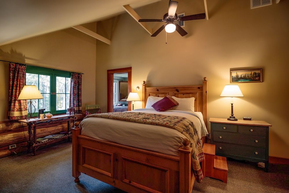 Weasku Inn Room, 1 Queen Bed (Lodge) 4