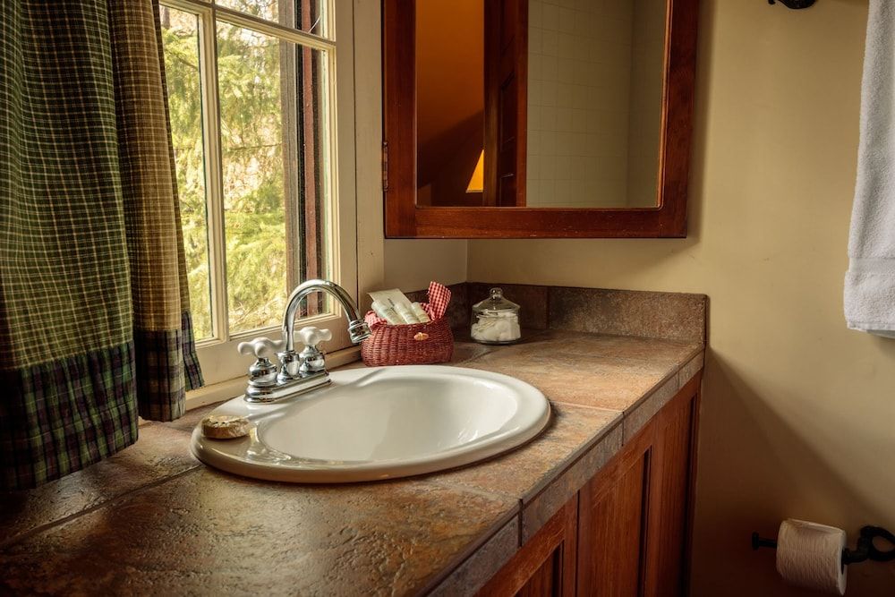 Weasku Inn Room, 1 Queen Bed (Lodge) 9