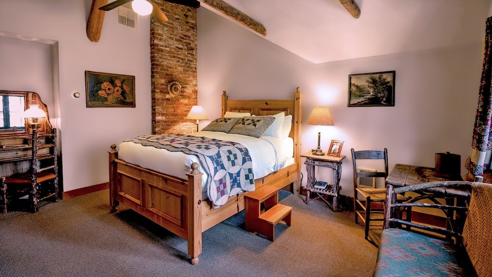 Weasku Inn Room, 1 Queen Bed (Lodge)