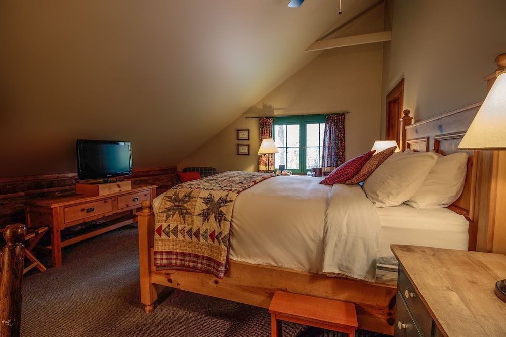 Weasku Inn Room, 1 Queen Bed (Lodge) 2