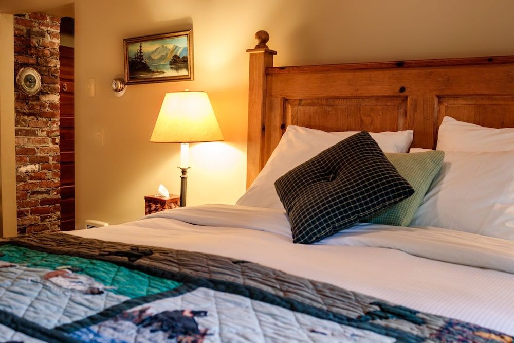 Weasku Inn Room, 1 Queen Bed (Lodge) 6