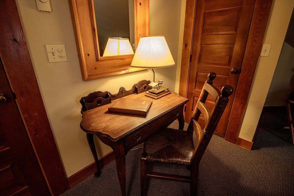 Weasku Inn Room, 1 Queen Bed (Lodge) 11