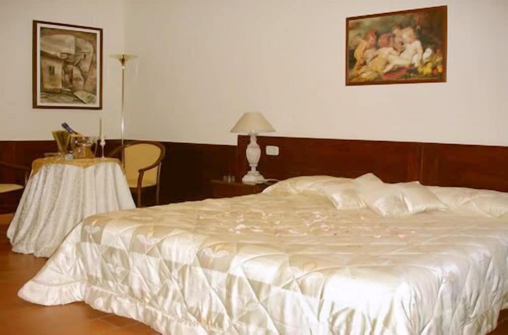 Borgo degli Olivi Standard Double Room 2