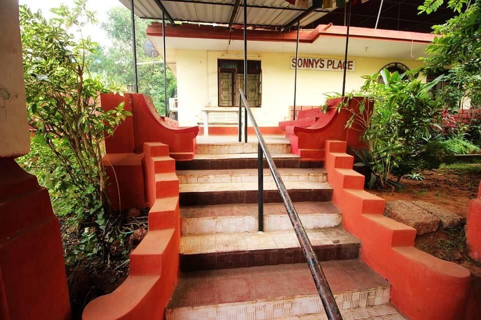 Sonnys Place Standard Room.