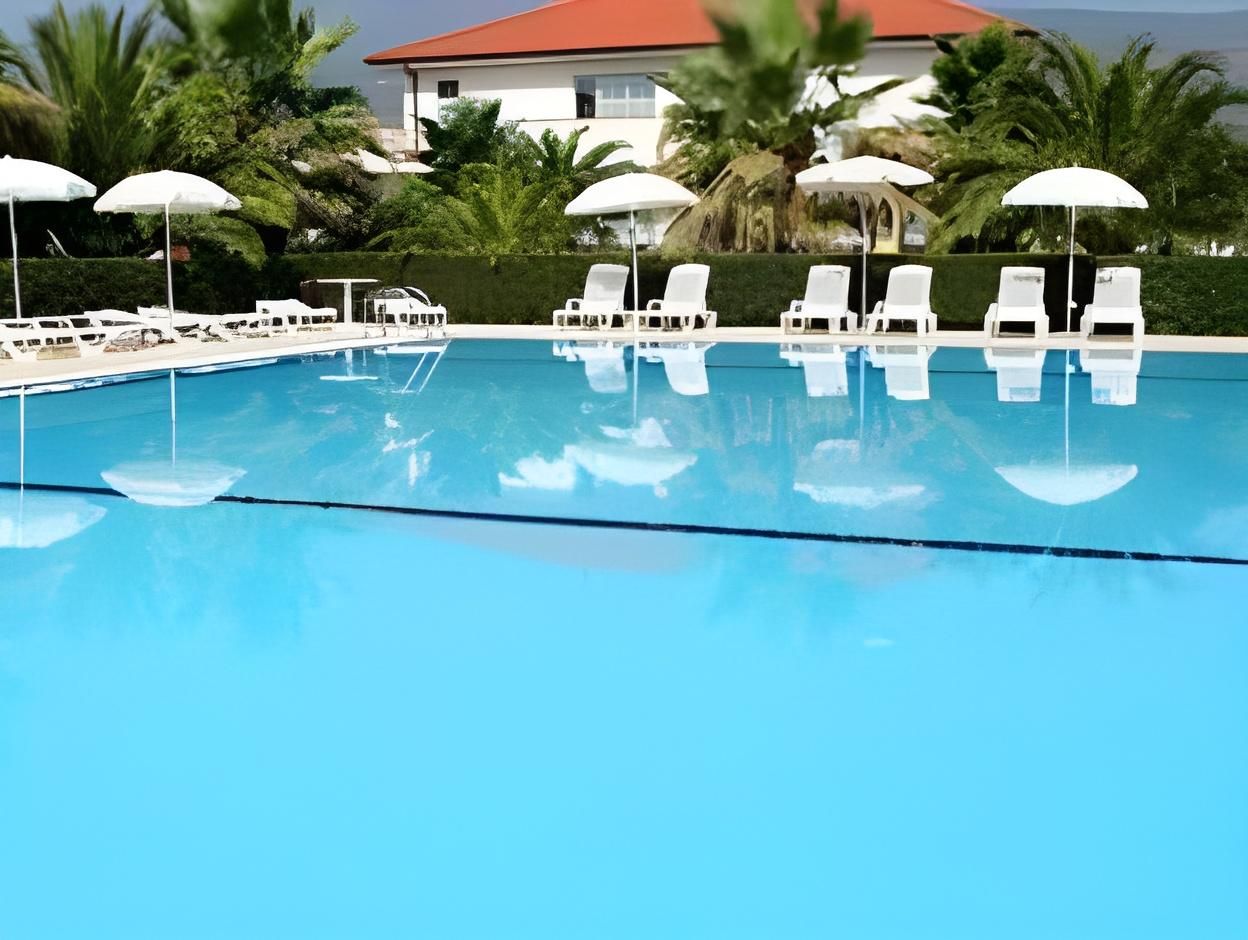 swimming pool [outdoor]