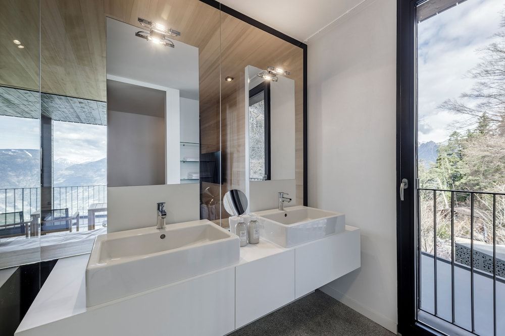 GUEST Suite 103