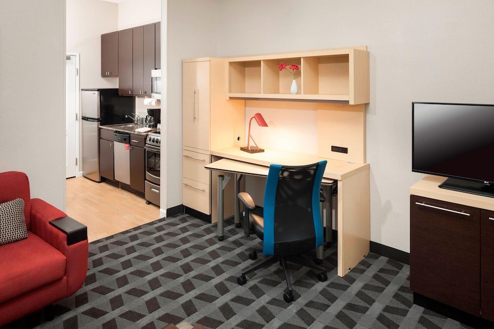 Studio, 1 King Bed with Sofa bed (Mobility/Hearing Access, Roll-In Shwr)