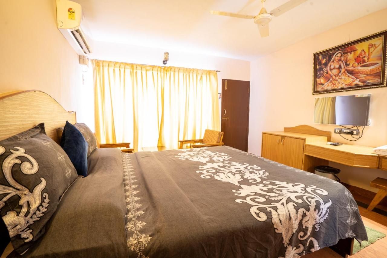 HOTEL TAMILNADU, MAMALLAPURAM Deluxe Room with Breakfast and Dinner