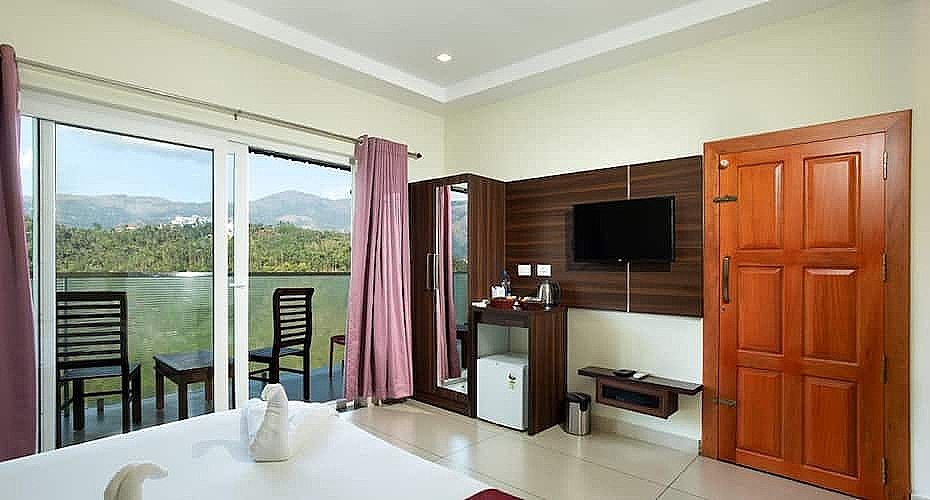 Lake Forest Resort Deluxe with Balcony