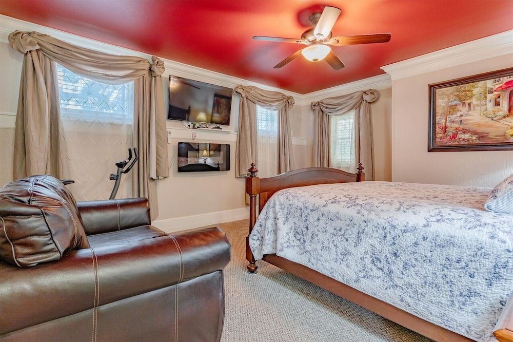 Queen Anne Suite
