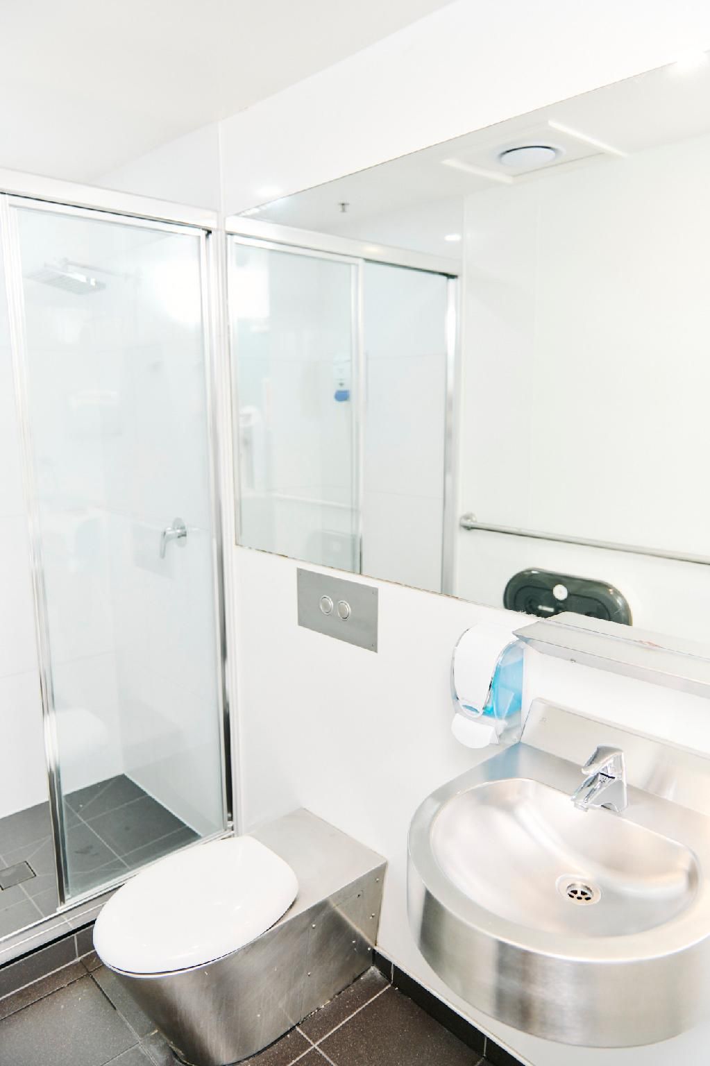 Space Hotel - Hostel Twin Room with Shared  Bathroom 3