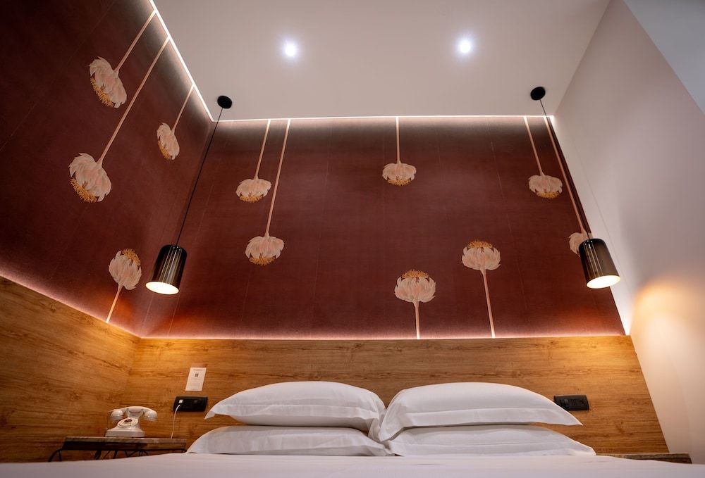 Suite, Balcony