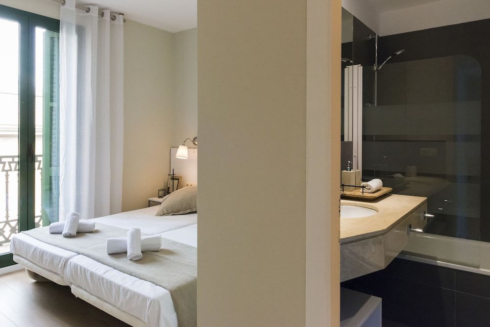 Palau de la Musica Apartments Standard Apartment, 3 Bedrooms 5